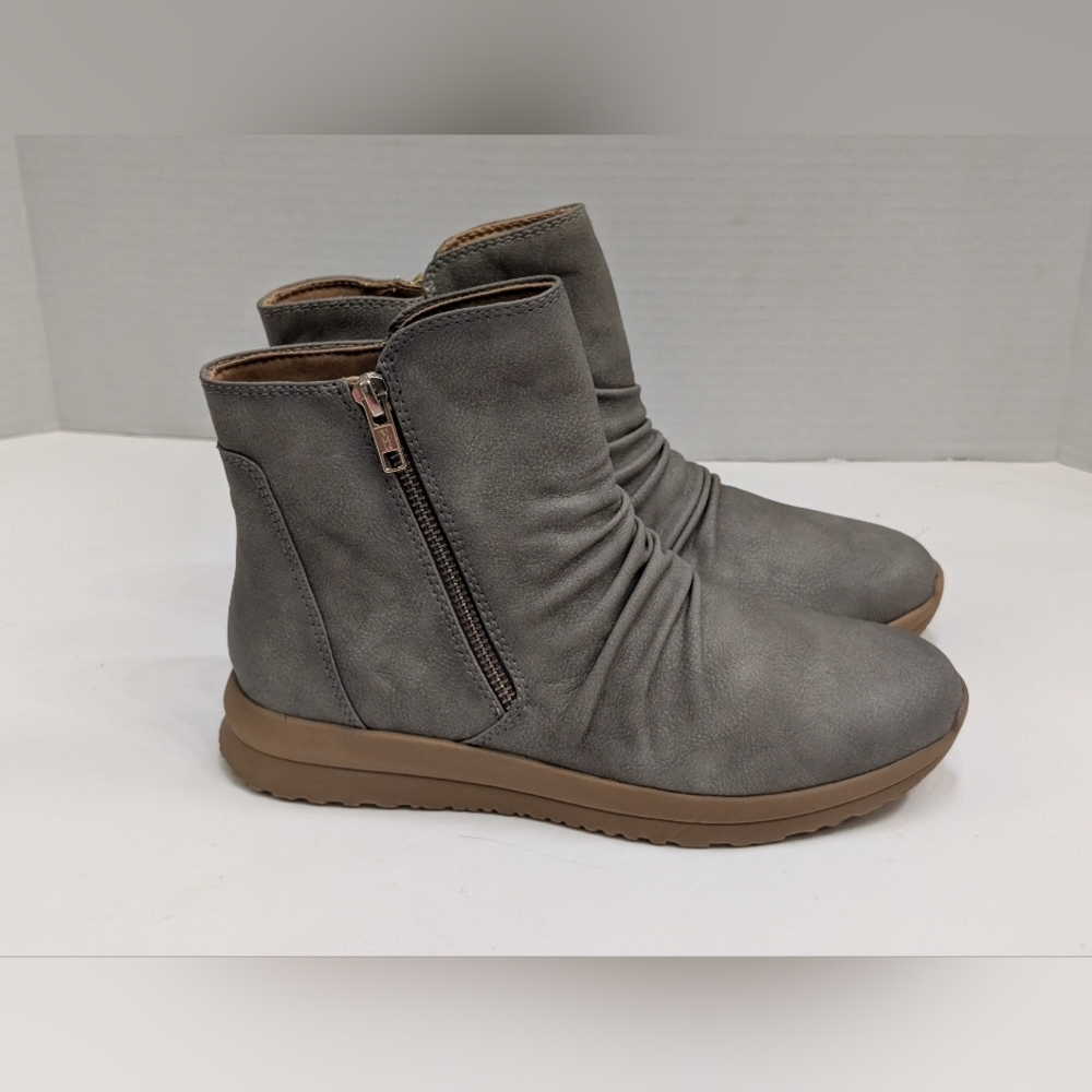 NEW Baretraps Women's 6 Taupe Ankle Bootie Boots Zip Lightweight Fiera